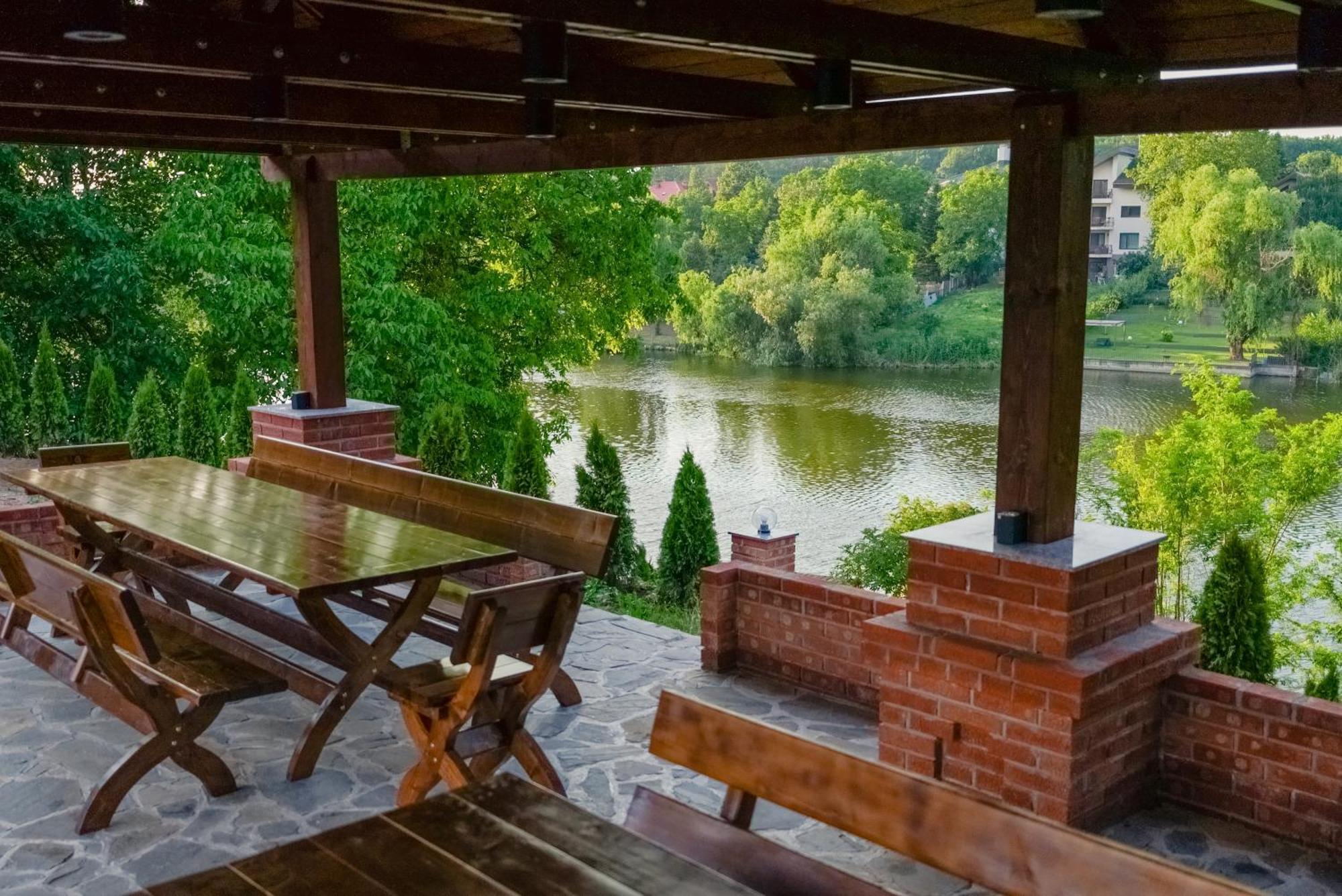 Madison Lake Villa Balotesti Exterior foto